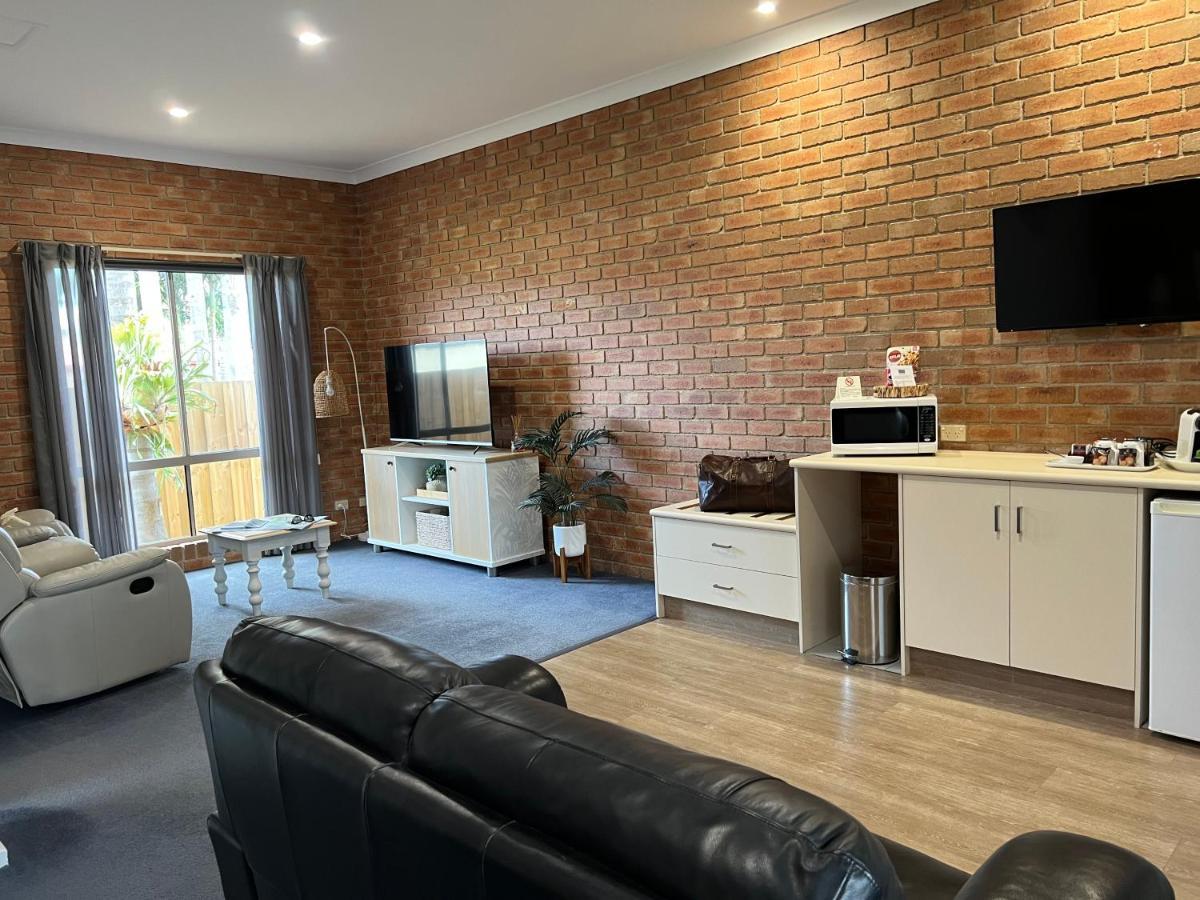 Coastal Waters Motor Inn Lakes Entrance Esterno foto