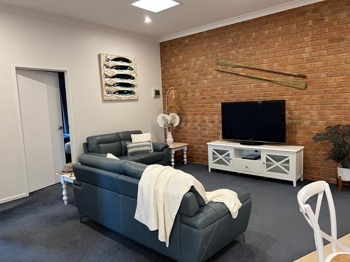 Coastal Waters Motor Inn Lakes Entrance Esterno foto