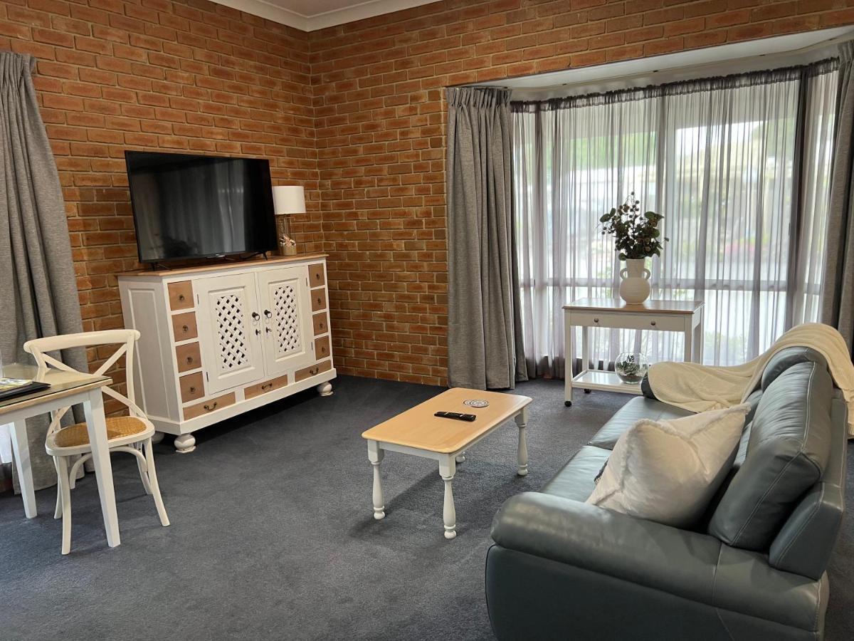 Coastal Waters Motor Inn Lakes Entrance Esterno foto